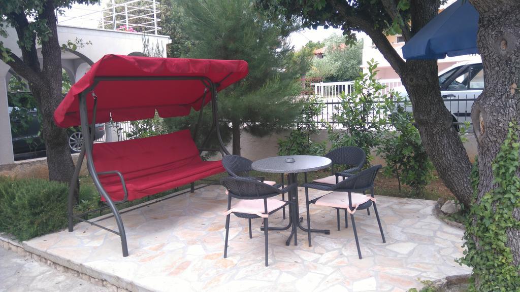 Apartment Basic Petrcane Exterior photo